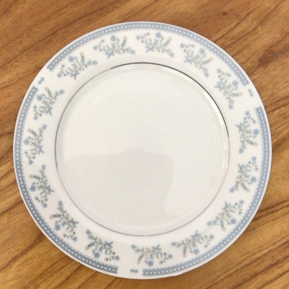 Vintage Blue Floral China Salad Plates - Set of 4 - Picture 4 of 11